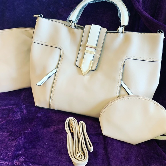 Cream colored tote bag! - Picture 2 of 6